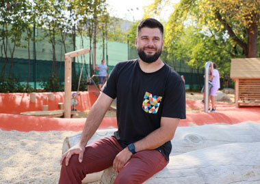 Постучать по дереву: как уральская компания производит детские площадки для всей России